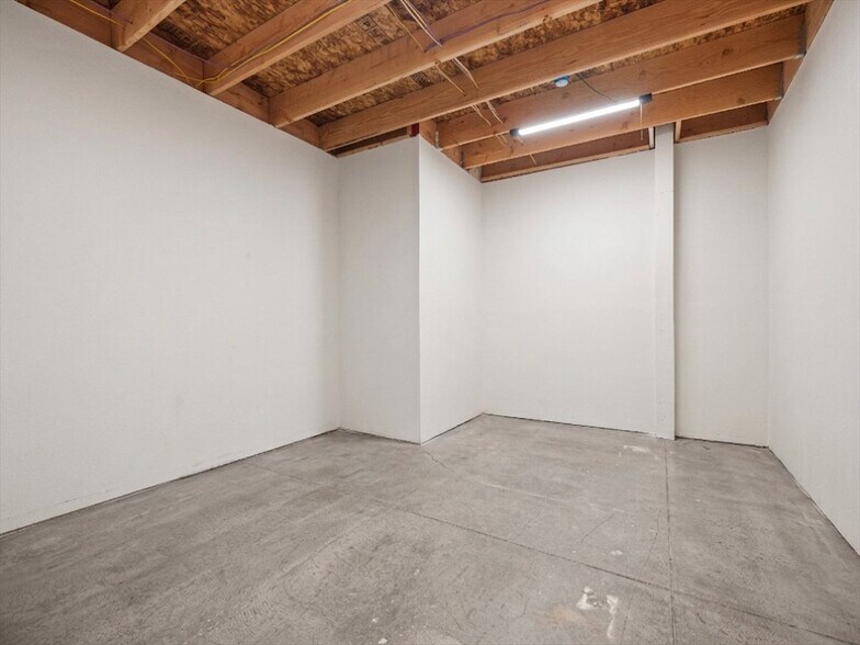 More Photos Of 2545 Aerial Way SE, Salem Warehouse For Sale