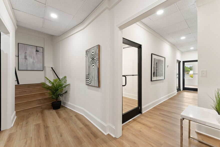 More Photos Of 1001 Riverside Dr, Gainesville Office For Lease