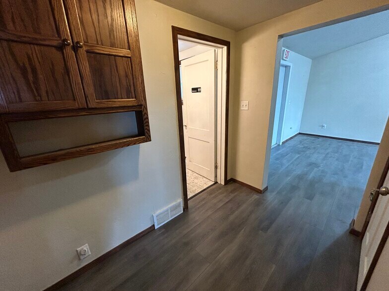 More Photos Of 802 S Military Ave, Green Bay Freestanding For Sale