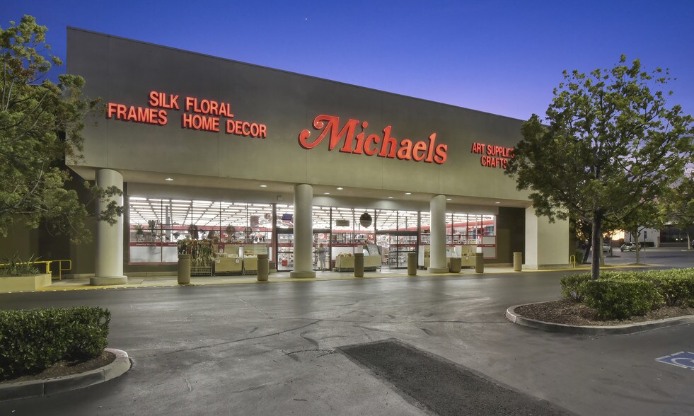 More Photos Of 1711-1990 University Dr, Vista Unknown For Lease