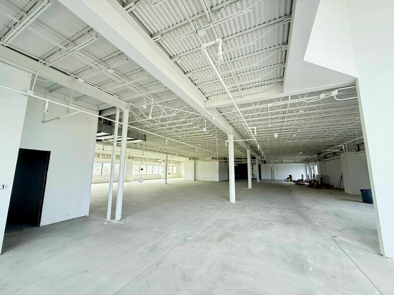 More Photos Of 2929 N Eastgate Ave, Springfield Office For Lease