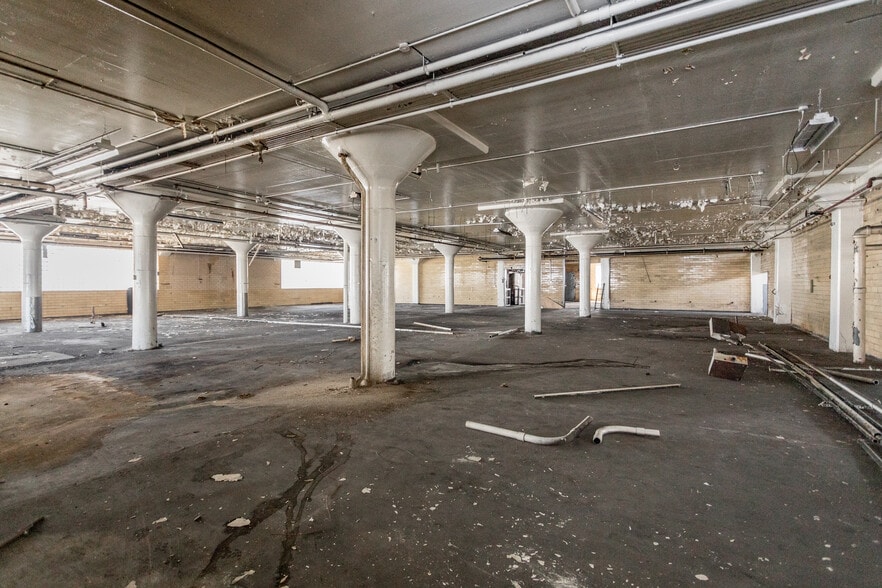 More Photos Of 2600 E Grand Blvd, Detroit Warehouse For Sale