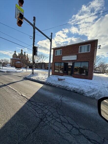 More Photos Of 5682 State Rd, Parma Storefront Retail Residential For Lease