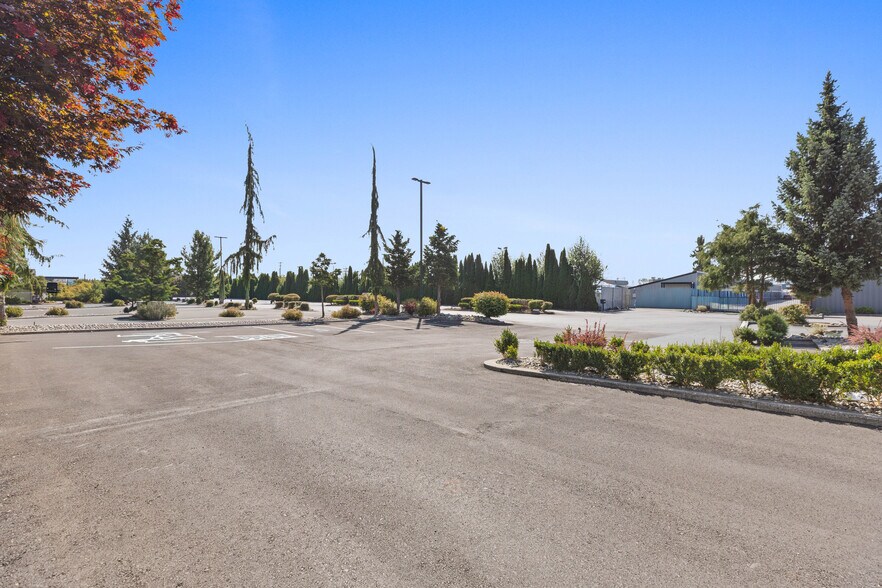 More Photos Of 16710 Smokey Point Blvd, Arlington General Retail For Sale