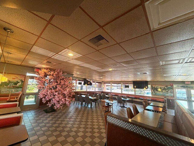 More Photos Of 13312 Lincoln Way, Auburn Fast Food For Sale