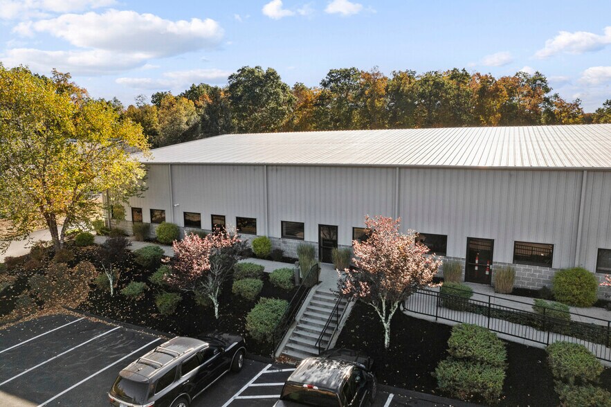 More Photos Of 13 Parkway Dr, Plainfield Warehouse For Lease