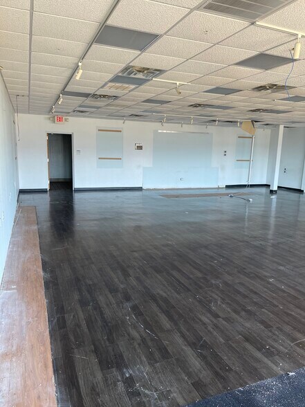 More Photos Of 900 N Hampton Rd, DeSoto Fast Food For Lease