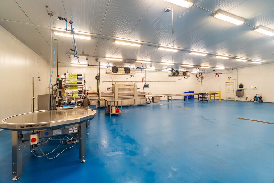 More Photos Of 1907 Gateway Blvd, Charlotte Warehouse For Sale