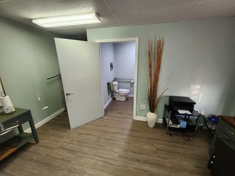 More Photos Of 1950 W Highway 98, Mary Esther Self Storage For Sale