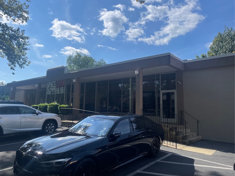 More Photos Of 1311 Penn Ave, Wyomissing Freestanding For Lease