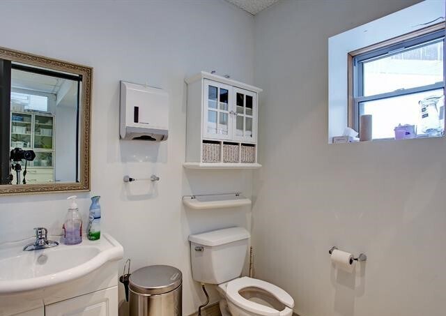 More Photos Of 15700 Boul Gouin O, Montréal Office For Sale