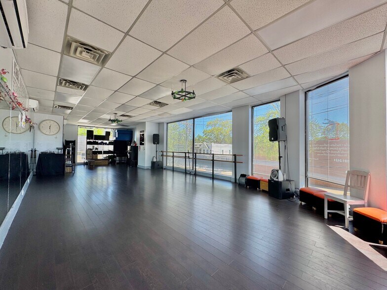 More Photos Of 1267 Forest Ave, Staten Island Storefront Retail Office For Lease