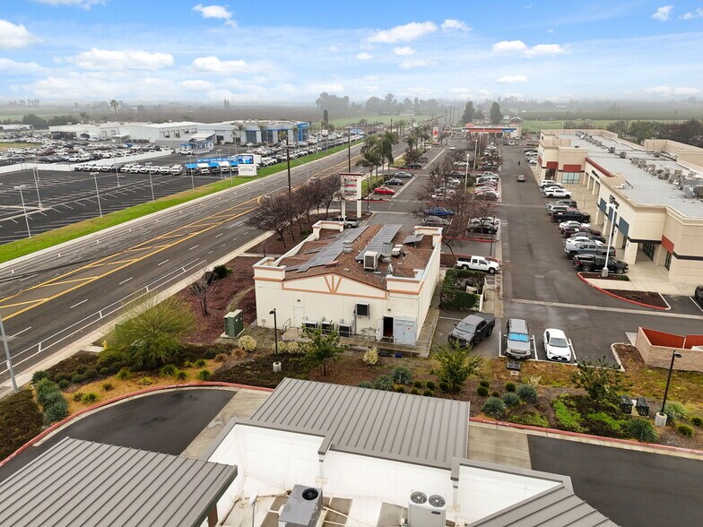 More Photos Of 1377 W El Monte Way, Dinuba Restaurant For Lease