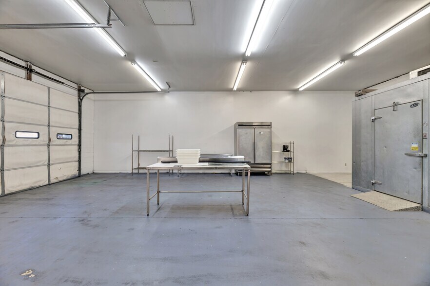 More Photos Of 62 Southgate Blvd, New Castle Warehouse For Lease