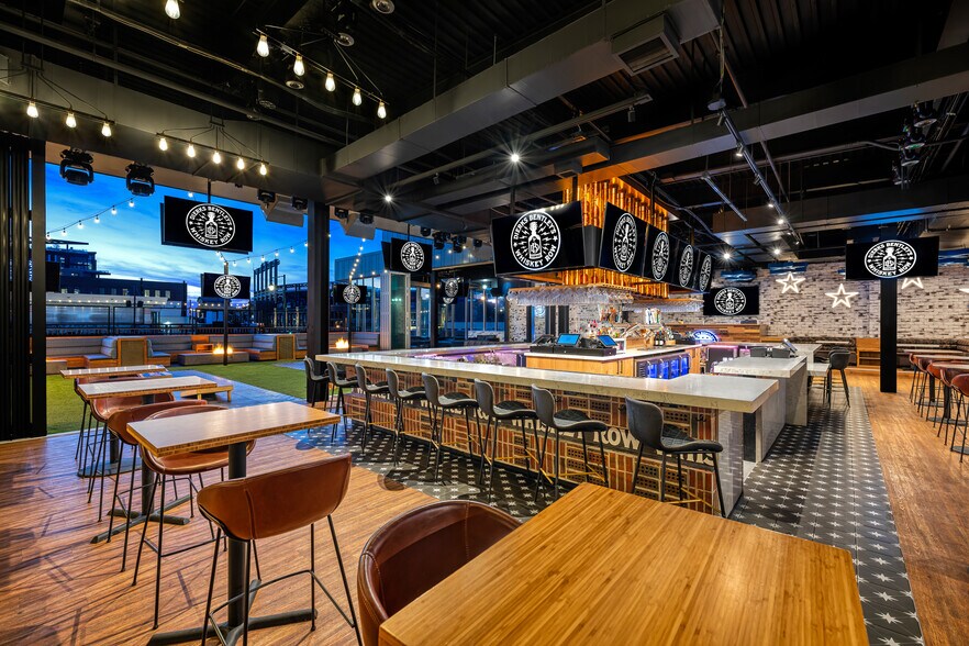 More Photos Of 1942-1946 Market St, Denver Bar For Sale