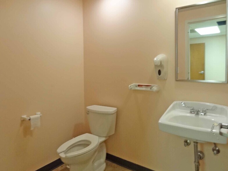 More Photos Of 1311-1319 Pineview Dr, Morgantown Medical For Lease