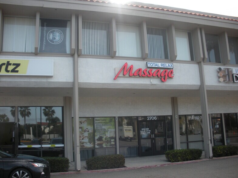 More Photos Of 2706 Harbor Blvd, Costa Mesa Storefront Retail Office For Lease