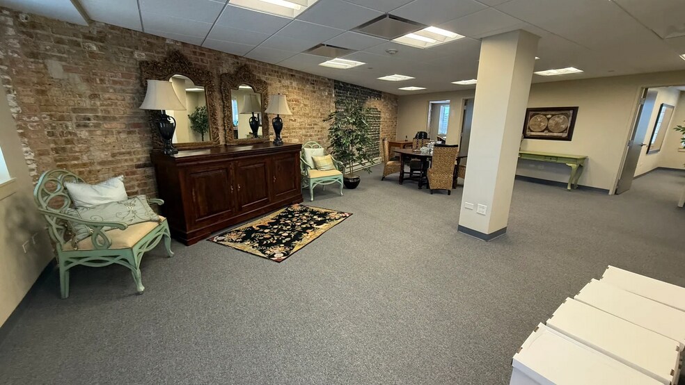More Photos Of 430 Park Ave, Highland Park Office For Lease