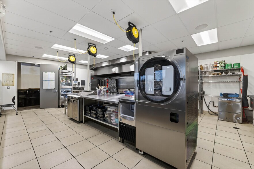 More Photos Of 5400 Power Inn Rd, Sacramento Showroom For Sale