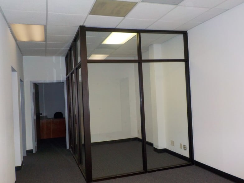 More Photos Of 3700 N 10th St, McAllen Office For Lease
