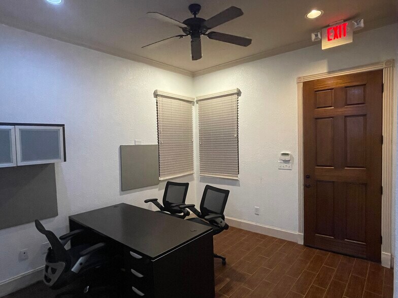 More Photos Of 1826 Snake River Rd, Katy Medical For Sale