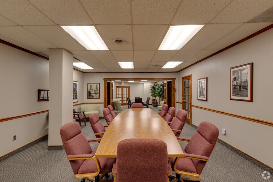 More Photos Of 2525 NW Expressway St, Oklahoma City Office For Lease