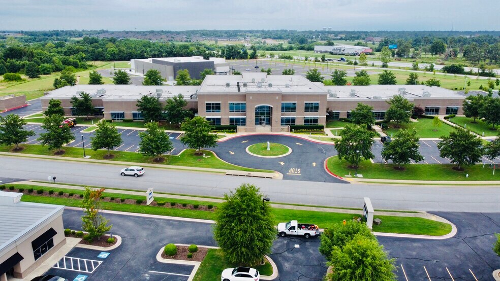 More Photos Of 3605 W Southern Hills Blvd, Rogers Office For Lease