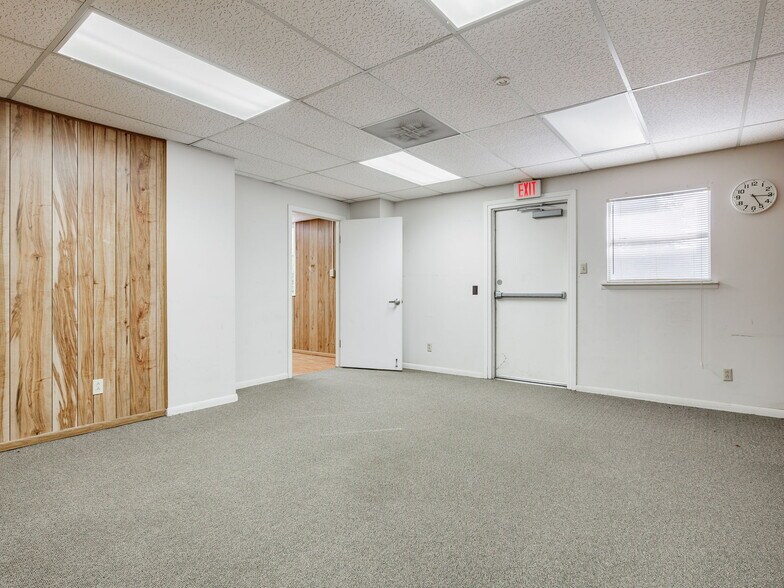 More Photos Of 233 Ackerman St, Rockdale Storefront Retail Office For Sale