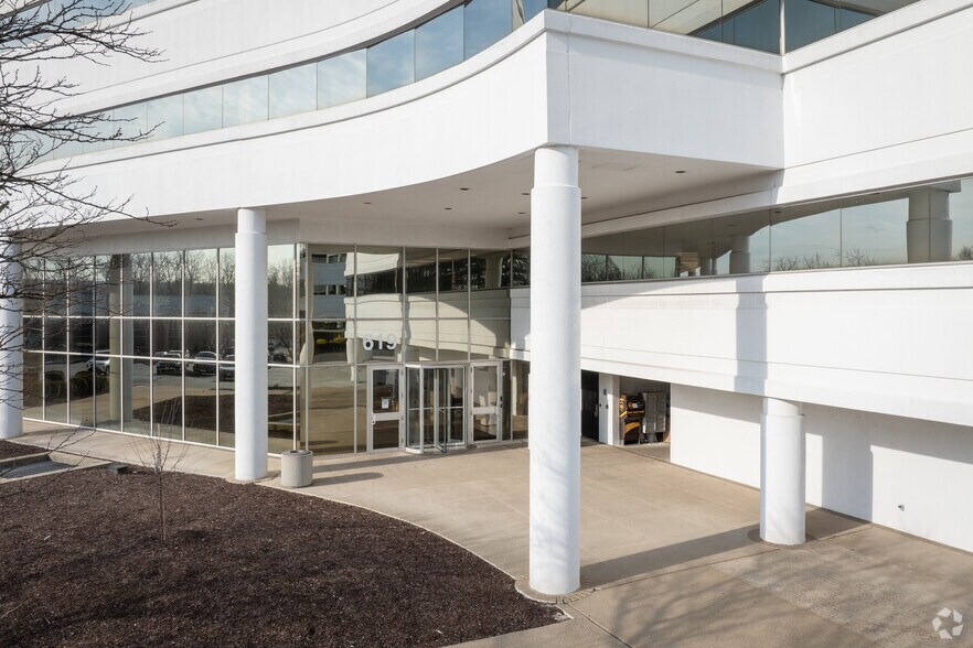 More Photos Of 619 River Dr, Elmwood Park Office For Sale