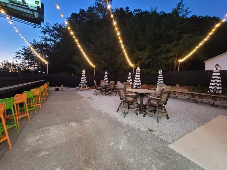 More Photos Of 277 Luther Seiber Blvd, Pioneer Restaurant For Sale