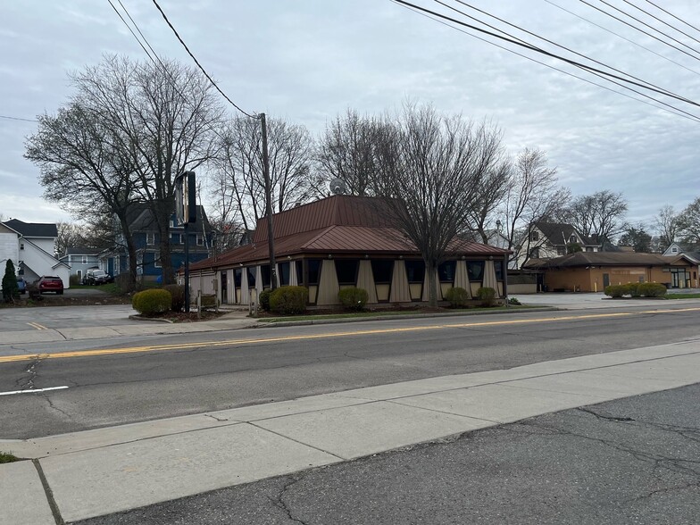 Primary Photo Of 224 W Union St, Newark Fast Food For Sale