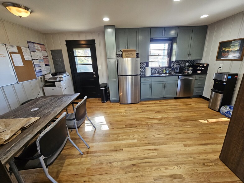 More Photos Of 110 Confederate Dr, Franklin Office Residential For Lease