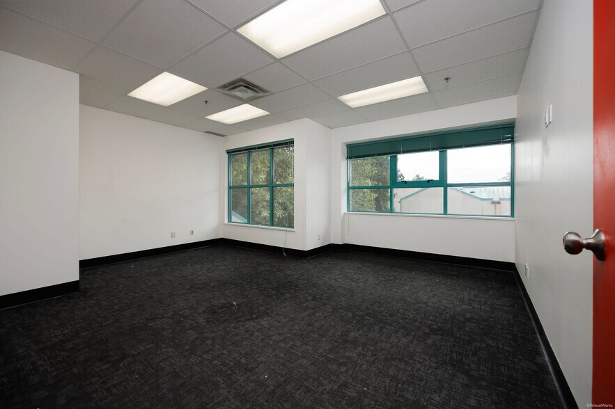 More Photos Of 3242 Westwood St, Port Coquitlam Storefront Retail Office For Lease