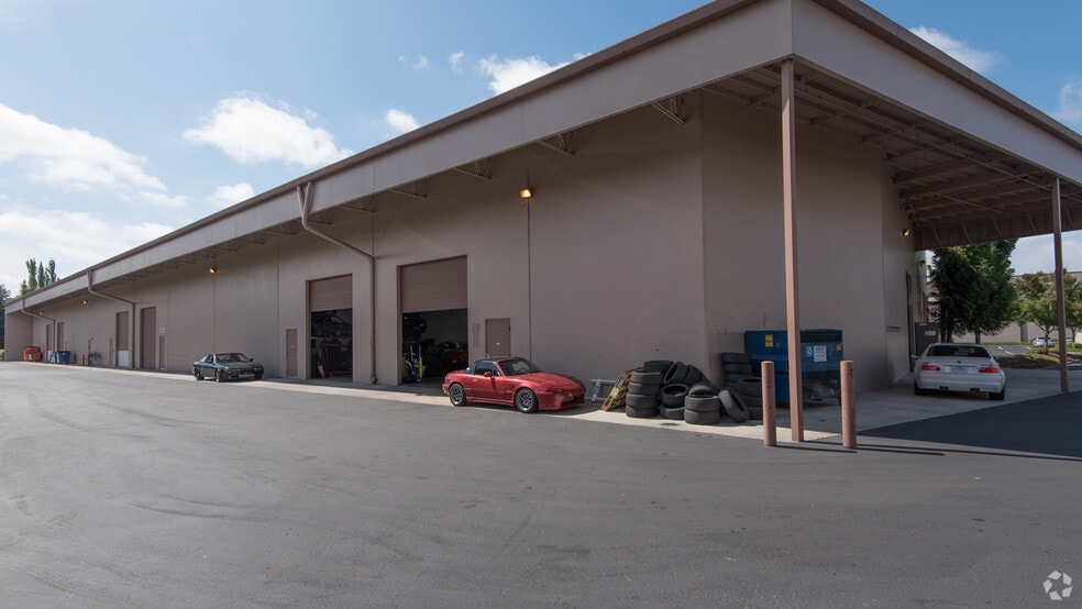 More Photos Of 13339 NE Airport Way, Portland Warehouse For Lease