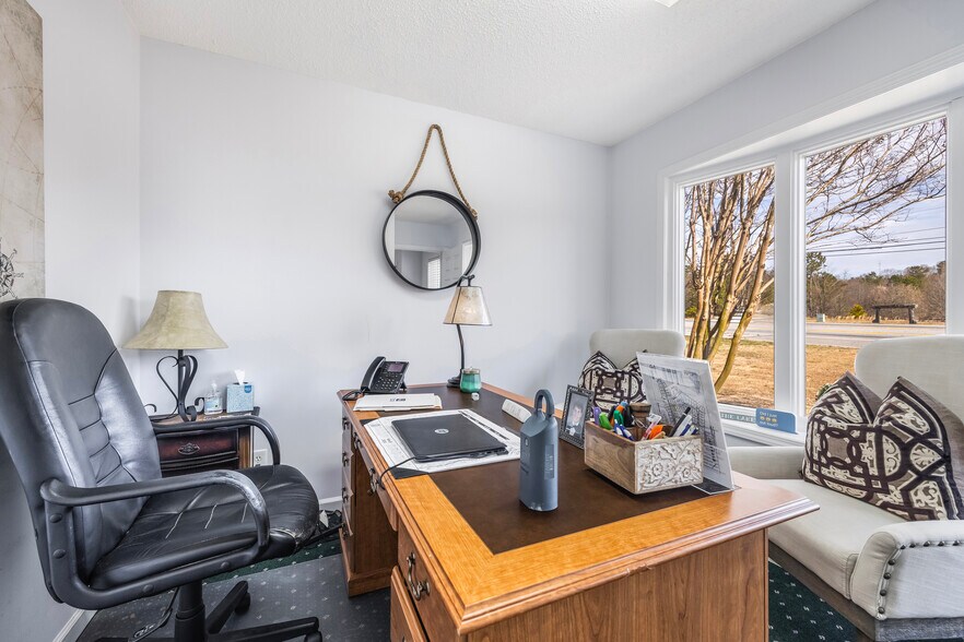 More Photos Of 13325 Jones St, Lavonia Office For Sale