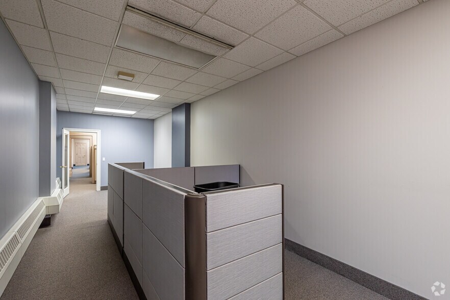 More Photos Of 1351 Main St, Springfield Office For Lease