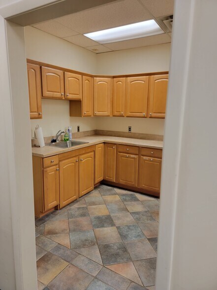 More Photos Of 18 W Passaic St, Rochelle Park Office For Sale