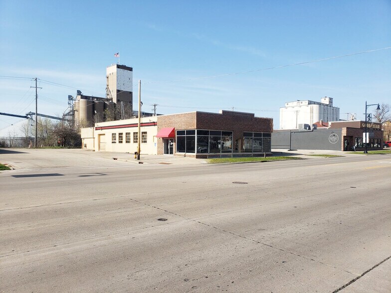 More Photos Of 828 Main St, Red Wing Auto Repair For Sale