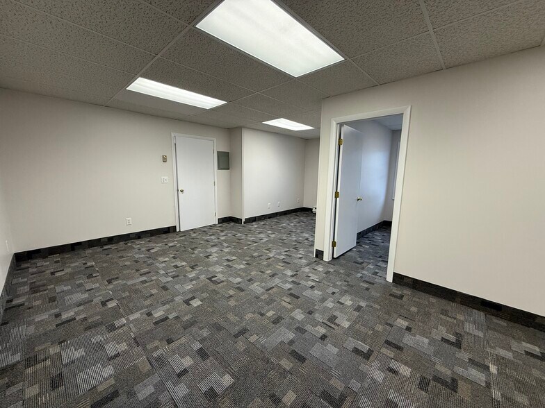More Photos Of 625 Chandler St, Worcester Storefront Retail Office For Lease