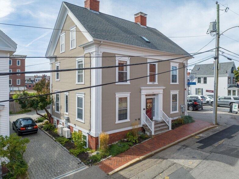 More Photos Of 110 Chapel St, Portsmouth Office For Lease