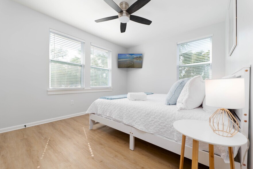 More Photos Of 404 Margaret St, Neptune Beach Multifamily For Sale