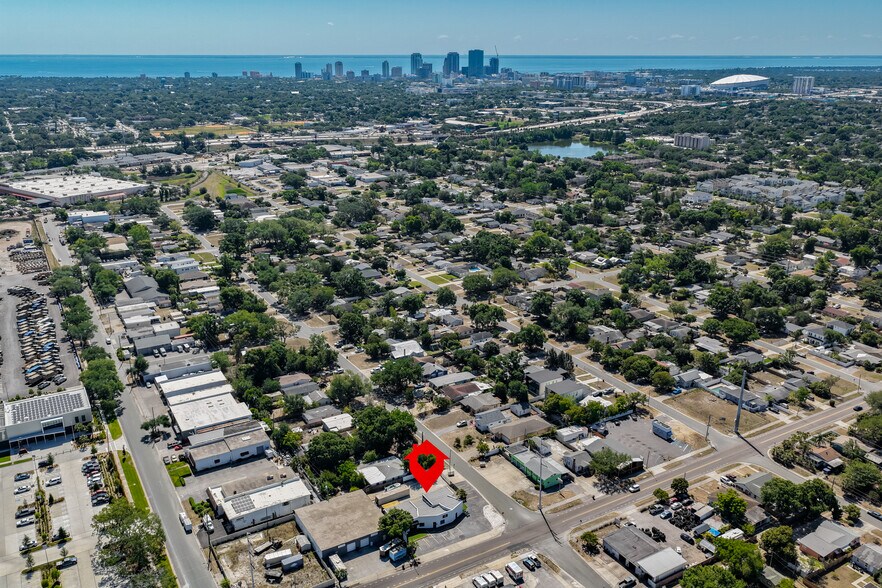 More Photos Of 1801 28th St N, Saint Petersburg Showroom For Sale