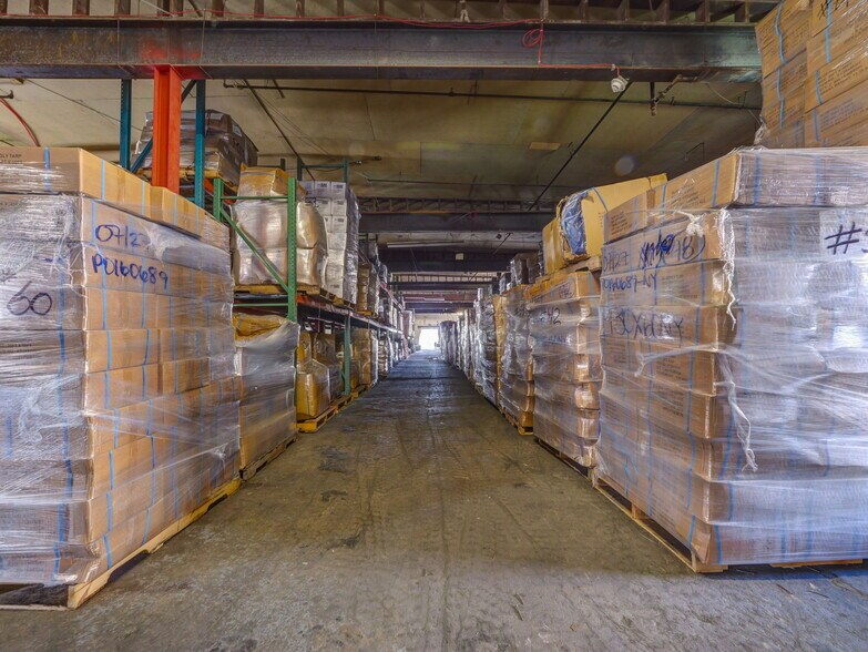 More Photos Of 122 E Railroad Ave, West Haverstraw Showroom For Lease