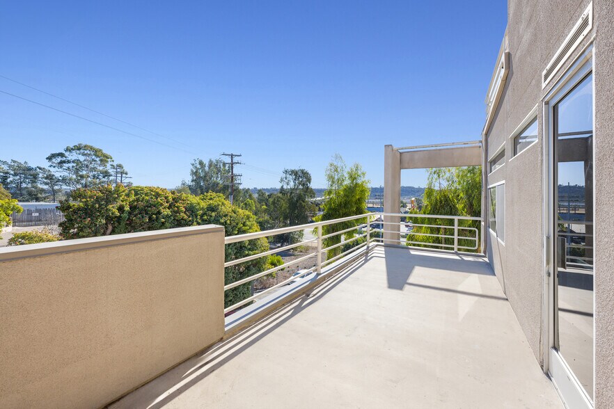 More Photos Of 990 Highland Dr, Solana Beach Coworking Space