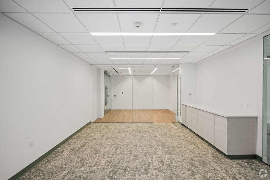 More Photos Of 2001 L St NW, Washington Office For Lease