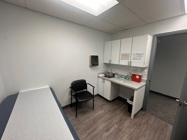 More Photos Of 23133 Orchard Lake Rd, Farmington Medical For Lease