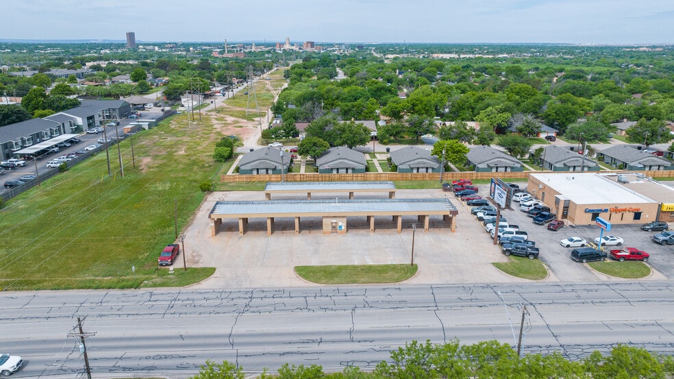 More Photos Of 550 NE Judge Ely Blvd, Abilene Carwash For Sale