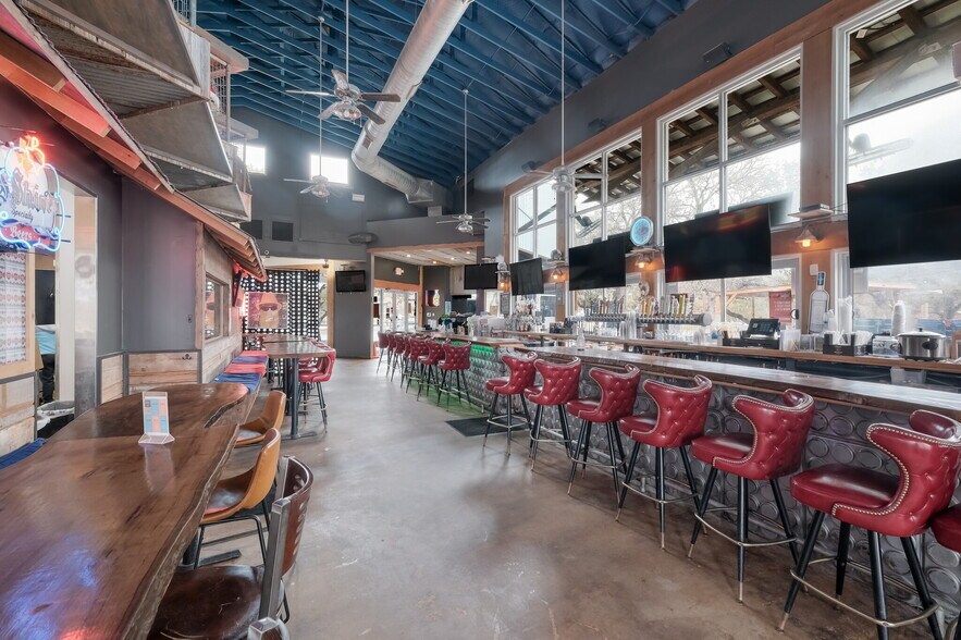 More Photos Of 13838 Jones Maltsberger Rd, San Antonio Restaurant For Sale