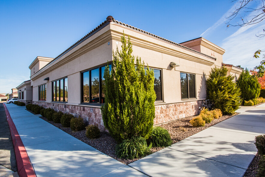 Primary Photo Of 1607 E Windmill Ln, Las Vegas Medical For Lease