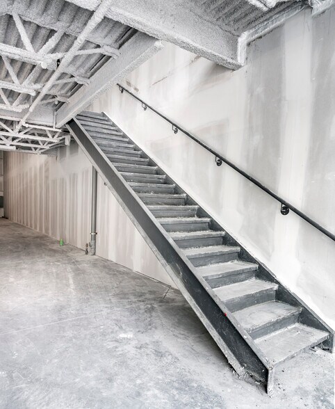 More Photos Of 120 Commercial Dr, Calgary Warehouse For Lease